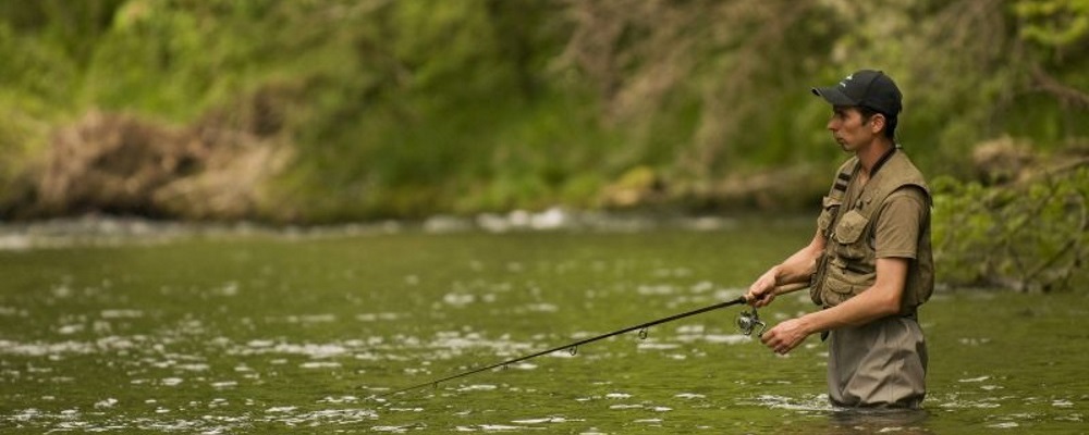 Pêche à la truite en rivière en Bretagne